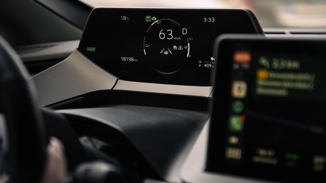 Toyota-Prius-interieur-close-up-dashboard-kilometerteller